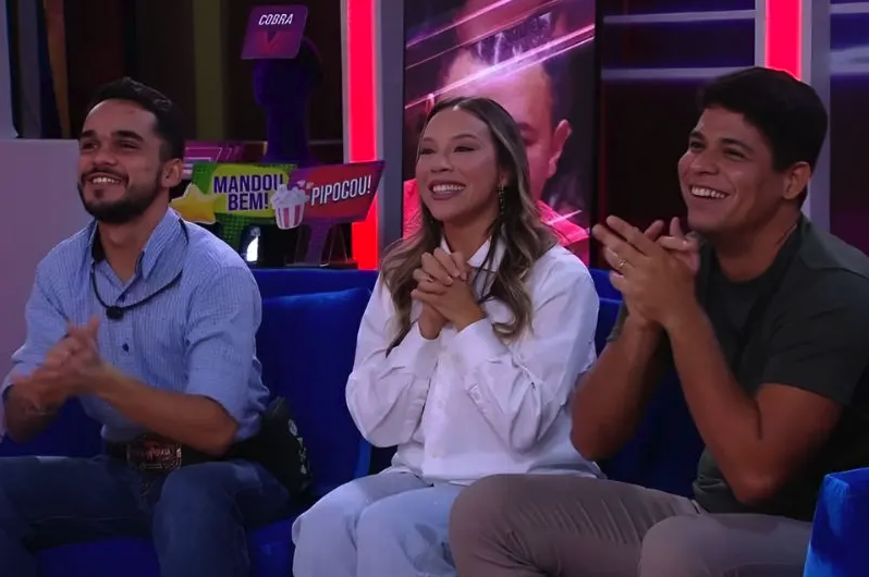 Renata Saldanha foi a grande vencedora do BBB 25 com 51% dos votos do público. A campeã do BBB 2025 levou para casa o prêmio de R$ 2,72 milhões. A professora de educação física de 28 anos é natural de Salvador, Bahia. A final do BBB 2025 ocorreu na terça-feira, 22 de abril de 2025. João Pedro ficou em segundo lugar com 36% dos votos do público. O terceiro lugar ficou com Renata com apenas 13% dos votos. Durante o programa, Renata destacou-se por seu carisma e estratégia de jogo. A vencedora foi líder três vezes durante o confinamento de 100 dias. Renata enfrentou apenas dois paredões durante toda sua participação. A baiana pretende investir parte do prêmio na compra da casa própria. Entre os planos da vencedora está ajudar sua família financeiramente. Renata mencionou interesse em conhecer o mercado de criptomoedas para investir. O BBB 2025 foi apresentado por Tadeu Schmidt pela quarta vez consecutiva. A final do reality show teve média de 30 pontos de audiência no Ibope. A vitória de Renata gerou mais de 2 milhões de menções nas redes sociais. A hashtag #RenataCampeã ficou em primeiro lugar nos trending topics do Brasil. Antes do BBB, Renata trabalhava como professora em escolas públicas. Além do prêmio principal, ela acumulou R$ 150 mil em prêmios de provas. A vencedora também ganhou um carro zero quilômetro durante o programa. Renata prometeu ajudar no tratamento médico de sua mãe com o prêmio. O momento mais marcante de Renata foi vencer uma prova de resistência de quase 24 horas. A baiana saltou de 15 mil para mais de 8 milhões de seguidores no Instagram. No TikTok, ela ultrapassou 5 milhões de seguidores em apenas 48 horas após o fim do programa. Renata formou fortes alianças com João Pedro, Marcela e Felipe durante o jogo. O grupo de Renata era conhecido como "Quarteto Fantástico" dentro da casa. Ao ser anunciada vencedora, Renata caiu de joelhos emocionada e chorou. Seu primeiro comentário após a vitória foi "Mãe, conseguimos!". O reencontro de Renata com sua família foi transmitido ao vivo e emocionou a todos. A mãe de Renata, que está em tratamento contra o câncer, compareceu ao estúdio. Várias marcas já manifestaram interesse em contratar Renata para campanhas. Após vencer, Renata participou do Mais Você com Ana Maria Braga. A vencedora também foi entrevistada no Domingão com Huck e Altas Horas. Enquetes já apontavam Renata como favorita antes mesmo da final. A enquete do Estadão mostrava ela com 51% da preferência dos leitores. Renata é filha de uma empregada doméstica e um motorista de ônibus. A campeã se formou em Educação Física com bolsa do ProUni. Sobre o prêmio incide Imposto de Renda na fonte à alíquota de 20%. Após impostos, Renata deve receber líquido cerca de R$ 2,18 milhões. A vencedora quebrou o recorde de permanência em uma prova de resistência. Renata estabeleceu a marca de menor número de indicações ao paredão para uma campeã. Foi a participante que mais rápido atingiu 5 milhões de seguidores após o programa. Renata deverá seguir carreira como influenciadora digital e figura midiática. A baiana já recebeu propostas para trabalhar como apresentadora e modelo. A vitória de Renata foi uma das finais mais assistidas desde a edição de 2021. O BBB 2025 teve início em 13 de janeiro e terminou em 22 de abril. A última eliminada antes da final foi Vitória Strada com 54,52% dos votos. Renata era considerada uma jogadora estratégica e carismática pelo público. Durante o confinamento, Renata esteve 100 dias longe de sua família. A campeã se emocionou ao falar da mãe doente durante seu discurso como líder. O discurso de Renata sobre sua mãe virou um dos assuntos mais comentados nas redes. Renata atuava como voluntária em projetos sociais para crianças antes do BBB. O prêmio do BBB 2025 é menor que os R$ 2,92 milhões da edição de 2024. Renata manifestou interesse em continuar seus projetos sociais na área esportiva. A final do BBB 2025 com a vitória de Renata está disponível na íntegra no Globoplay. Se investido em Ethereum, o prêmio de Renata geraria cerca de R$ 86 mil por ano. Em Cosmos (ATOM), o prêmio renderia aproximadamente R$ 509 mil anuais. Uma estratégia diversificada em criptomoedas poderia gerar em torno de 12% ao ano. Renata se envolveu em poucas polêmicas durante o BBB 2025. A principal polêmica foi uma discussão acalorada com Lucas na quarta semana. Outra controvérsia envolveu a divisão de comida na oitava semana. O comportamento geralmente controlado de Renata contribuiu para sua popularidade. O BBB 2025 contou com patrocinadores como Mercado Livre e Amstel. Outras marcas patrocinadoras foram Seara, Rexona, C&A e Ifood. A final do programa foi exibida logo após a novela Vale Tudo na TV Globo. O BBB 2025 teve transmissão simultânea na TV Globo e no Globoplay. A votação da final foi encerrada durante o programa ao vivo do dia 22 de abril. Renata participou do especial "A Invasão" no Multishow após sua vitória. A baiana venceu três provas de liderança durante sua trajetória no programa. Suas vitórias em provas foram decisivas para evitar indicações ao paredão. Caso invista em Bitcoin, Renata poderia adquirir aproximadamente 0,029 BTC. O prêmio de Renata em Ethereum representaria aproximadamente 1,53 ETH. Renata participou do BBB - A Eliminação após sua vitória no reality show. A campeã permaneceu como líder por um total de três semanas no programa. Se convertido para Cosmos, o prêmio compraria uma quantidade significativa de tokens. Renata recebeu simbolicamente o prêmio durante a final do BBB 2025. O valor efetivo é transferido para a vencedora após procedimentos burocráticos. Os finalistas disputaram a preferência do público na grande final de 22 de abril. O segundo lugar, João Pedro, recebeu R$ 150 mil como prêmio. Renata foi uma das participantes que menos foi à berlinda nesta edição. A habilidade em provas e estratégia social ajudaram Renata a evitar indicações. A vitória de Renata ficou em terceiro nos trending topics mundial por 12 horas. Um dos prêmios extras ganhos por Renata foi uma viagem internacional. A campeã também ganhou diversos eletrodomésticos e eletrônicos durante o programa. Renata esteve no pódio de diversas provas ao longo do BBB 2025. A final do BBB 2025 teve picos de 34 pontos de audiência no Ibope. O BBB 2025 durou 100 dias de confinamento no total. Renata superou 20 participantes para se tornar a campeã do BBB 2025. Após o programa, Renata precisa cumprir alguns compromissos contratuais com a Globo. A baiana pretende investir parte do prêmio em sua carreira profissional. Renata se tornou um fenômeno nas redes sociais após sua participação. A trajetória de superação de Renata emocionou milhões de brasileiros. Sua história de vida como professora da rede pública gerou identificação com o público. O prêmio de Renata pode gerar rendimentos significativos se bem investido.