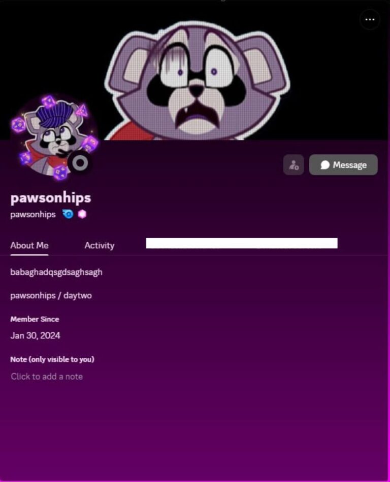 ZachXBT expõe esquema milionário de golpista de Nova York Christian Nieves rouba mais de 4 milhões de dólares de usuários da Coinbase Investigador blockchain mais respeitado da comunidade cripto mundial Golpista operava call center criminoso se passando por suporte da Coinbase Esquema de engenharia social drena carteiras de vítimas inocentes Criminoso usava aliases Daytwo e PawsOnHips nas redes sociais ZachXBT trabalha de forma independente e pseudônima contra crimes cripto Comunidade cripto doou mais de 1 milhão para defesa legal do investigador Changpeng Zhao e Justin Sun apoiaram ZachXBT em processo judicial Investigador já ajudou autoridades americanas a recuperar milhões roubados Call center criminoso operava diretamente de Nova York Golpistas fingiam ser funcionários do suporte técnico da Coinbase Vítimas eram convencidas a criar carteiras com seed phrases comprometidas Criminosos alegavam atividade suspeita nas contas das vítimas Nieves mostrava o rosto durante videochamadas com as vítimas Falha de segurança operacional facilitou identificação do criminoso Gravação privada comprova roubo de 240 mil dólares de vítima idosa Transação específica de novembro de 2024 serve como evidência irrefutável Username pawsonhips conecta atividades criminosas a conta do Roobet Dados on-chain revelam conexão com pelo menos 30 outros roubos suspeitos Nieves exibia abertamente fundos roubados nas redes sociais Criminoso comprou Corvette com recursos do esquema fraudulento Adesivo com handle do Instagram colado no carro conecta identidades Golpista provocou ZachXBT com gesto obsceno nas redes sociais Foto ofensiva usada como capa nas memórias do Instagram Vício em jogos severo levou criminoso à ruína financeira Depósitos no cassino diminuíam constantemente mostrando perdas consistentes Nieves começou a roubar fundos dos próprios cúmplices Registros de transações mostram declínio significativo nos depósitos Esquema faz parte de epidemia maior contra usuários da Coinbase ZachXBT identificou 6,5 milhões roubados apenas em novembro de 2024 Estimativa de 150 milhões roubados em esquemas similares até fevereiro Coinbase enfrenta conta de reembolso de 180 a 400 milhões de dólares Agentes terceirizados desonestos vazaram dados de mais de 69 mil usuários Caso exemplifica superciclo do crime cripto atual Golpistas se sentem encorajados pela falta de regulamentação rígida Consequências limitadas para crimes cibernéticos no espaço cripto Investigação destaca vulnerabilidade dos usuários a ataques de engenharia social Importância de investigadores independentes na proteção do ecossistema Fintechs brasileiras precisam reforçar sistemas de verificação de identidade Educação contínua dos usuários sobre práticas de segurança é essencial Criminoso não se preocupou em mascarar sua identidade real Desconsideração total pelas normas básicas de segurança operacional Caso relativamente fácil para autoridades perseguirem legalmente Recuperação limitada para vítimas devido a fundos apostados Maior parte dos recursos roubados foi perdida em jogos online ZachXBT continua trabalhando voluntariamente para proteger a comunidade Investigador usa análise on-chain para rastrear movimentações suspeitas Especialização em identificar golpes, hacks e lavagem de dinheiro Reputação sólida construída através de investigações precisas Trabalho independente sem remuneração das autoridades governamentais Comunidade cripto reconhece valor do trabalho investigativo Pseudonimato mantém segurança pessoal do investigador Métodos de rastreamento blockchain revolucionam investigações criminais Transparência da blockchain facilita identificação de atividades ilícitas Call center criminoso utilizava técnicas sofisticadas de persuasão Vítimas direcionadas para sites de phishing elaborados Seed phrases comprometidas permitiam acesso total às carteiras Transferências pareciam legítimas para sistemas automatizados da Coinbase Janela de oportunidade para esvaziar carteiras das vítimas Criminosos aproveitavam dados vazados de usuários da exchange Informações pessoais facilitavam abordagem convincente das vítimas Engenharia social explora elemento humano como ponto fraco Tecnologia de segurança não protege contra manipulação psicológica Usuários precisam verificar independentemente contatos de suporte Nunca compartilhar seed phrases mesmo sob pressão urgente Suspeitar de solicitações não solicitadas de representantes Double-check através de canais oficiais antes de agir Configurações de segurança adicionais podem prevenir perdas Autenticação de dois fatores como camada extra de proteção Carteiras hardware oferecem isolamento de chaves privadas Diversificação de custódia reduz riscos de exposição total Monitoramento regular de transações para detectar atividades suspeitas Alertas automáticos para movimentações não autorizadas Limites de saque como medida preventiva contra drenagem rápida Períodos de espera para grandes transferências permitem revisão Lista de endereços permitidos restringe destinos de fundos Configurações vault da Coinbase adicionam camadas de aprovação Educação proativa dos usuários sobre táticas criminosas comuns Campanhas de conscientização sobre engenharia social Treinamento para identificar sinais de tentativas de fraude Simulações controladas para testar resposta dos usuários Parcerias com investigadores independentes como ZachXBT Compartilhamento de inteligência sobre ameaças emergentes Protocolos de resposta rápida para incidentes de segurança Reembolso para vítimas de vazamentos internos de dados Responsabilidade compartilhada quando fraudes exploram ecosistema Transparência sobre incidentes melhora confiança dos usuários Investimento contínuo em tecnologias de detecção de fraudes Análise comportamental para identificar padrões suspeitos Machine learning aplicado à prevenção de crimes financeiros Colaboração com autoridades para processar criminosos Pressão regulatória pode aumentar responsabilização Necessidade de frameworks legais específicos para crimes cripto Jurisdição internacional complica perseguição de criminosos Pseudonimato das criptomoedas oferece proteção limitada Análise forense blockchain está se tornando mais sofisticada Profissionalização das investigações on-chain Demanda crescente por especialistas em segurança blockchain Mercado de trabalho emergente para investigadores digitais Certificações específicas para análise de transações cripto Ferramentas especializadas para rastreamento de fundos Cooperação entre exchanges facilita investigações Blacklists compartilhadas de endereços maliciosos Protocolos de comunicação para alertas de segurança Padronização de procedimentos anti-lavagem de dinheiro Compliance regulatório como diferencial competitivo Audit trail completo para todas as transações Documentação detalhada de procedimentos de segurança Treinamento regular de equipes sobre ameaças atuais Cultura organizacional focada em segurança e proteção Investimento em capital humano especializado em cibersegurança