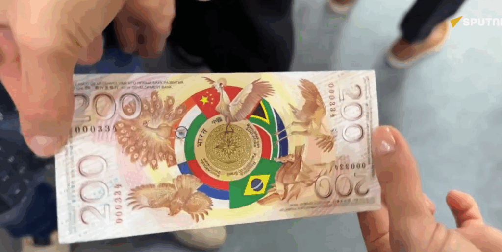 Drex abandona blockchain temporariamente Banco Central desiste de usar blockchain no Drex Nova estratégia do Drex para 2026 Drex sem blockchain será lançado em 2026 Moeda digital brasileira muda de rumo Real digital abandona tecnologia blockchain CBDC brasileira será lançada sem DLT Drex foca em reconciliação de gravames Banco Central muda estratégia do real digital Problemas de privacidade adiam Drex Soluções de privacidade falham no Drex LGPD impede lançamento do Drex com blockchain Drex priorizará garantias de crédito Sistema de gravames será foco do Drex Ativos como garantia no Drex Drex facilitará operações de crédito Banco Central simplifica projeto Drex Hyperledger Besu abandonado no Drex Drex sem tokenização em 2026 Gabriel Galípolo lidera mudanças no Drex Presidente do BC anuncia novo Drex Lula indica Galípolo para Banco Central Drex e BRICS Bridge contradições Moeda digital dos BRICS usa blockchain Brasil abandona blockchain mas BRICS mantém Drex interoperável com Yuan digital Drex conectado com Rúpia digital indiana CBDC brasileira nos planos do BRICS Desdolarização através do Drex Drex alternativa ao dólar americano Trump ameaça Brasil por moeda BRICS Tarifas de 100% contra alternativas ao dólar Pressão americana sobre Drex BRICS Pay integrado com Drex Moeda comum BRICS proposta por Lula Brasil preside BRICS em 2025 Cúpula BRICS no Rio de Janeiro 2025 Drex ponte entre economias emergentes Fabio Araújo coordena projeto Drex Drex será STR 2.0 do Brasil Sistema Financeiro Nacional digitalizado Convergência Drex Pix Open Finance Integração com infraestrutura do Pix Drex usará sistema de pagamentos Pix Real tokenizado para varejo Drex atacado versus Drex varejo 16 consórcios testam Drex Itaú Bradesco BB participam do piloto Sicredi Sicoob propõem soluções Drex Fintechs no desenvolvimento do Drex Parfin desenvolve privacidade para Drex Microsoft testa ZKP Nova no Drex Ernst Young Starlight falha em testes Anonymous Zether não atende requisitos Zero Knowledge Proofs para Drex Blockchain Ethereum compatível com Drex DLT permissionada testada no Brasil Tecnologia agnóstica para Drex Banco Central pausa projeto Drex Primeira fase Drex sem blockchain Segunda fase Drex com DLT Tokenização adiada para depois de 2026 Smart contracts no futuro do Drex Contratos inteligentes automatizados Drex Programabilidade monetária do real digital Drex revoluciona crédito no Brasil Redução de spreads bancários com Drex Crédito colateralizado via Drex Garantias digitais tokenizadas Imóveis tokenizados no Drex Veículos como garantia digital Commodities brasileiras tokenizadas Soja tokenizada pelo Banco Inter Trade finance com real digital Drex facilita comércio internacional Pagamentos transfronteiriços sem dólar Liquidação instantânea com Drex CVM regulará tokenização no Brasil 135 Lite permite blockchain no mercado Depositário central descentralizado B3 poderá migrar para blockchain Anbima testa sistema paralelo Drex Febraban Tech 2025 anuncia mudanças Blockchain Rio revela abandono DLT Clarissa Souza confirma mudança estratégica Galípolo questiona uso de blockchain Tecnologia deve ser agnóstica diz BC Resolver problemas não usar blockchain Drex 2026 versão simplificada Evolução gradual como Pix Funcionalidades incrementais do Drex Real digital sem papel moeda CBDC brasileira complementar ao físico Paridade 1 para 1 real Drex Banco Central garante valor Drex Moeda soberana digital brasileira Inclusão financeira via Drex Democratização serviços bancários Acesso universal sistema financeiro Web 3.0 economia brasileira Futuro digital sistema financeiro nacional