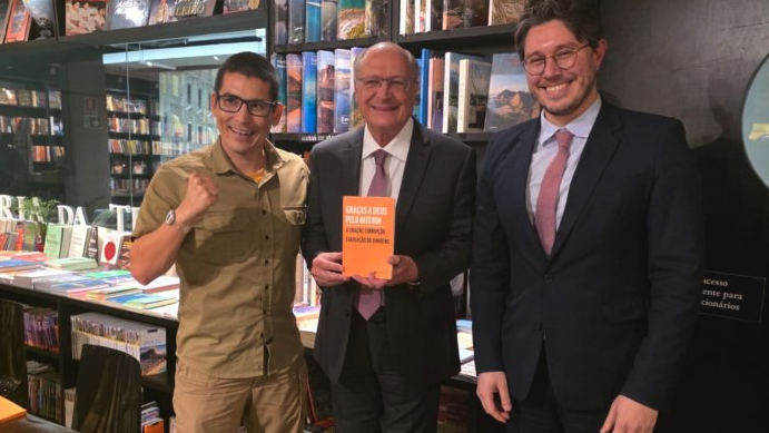 Vice-presidente Alckmin participa de lançamento de livro sobre Bitcoin Geraldo Alckmin apoia Bitcoin em evento com Renato Trezoitão Livro Graças a Deus pelo Bitcoin lançado em Brasília Renato Amoedo e Alckmin juntos em evento de criptomoedas Pedro Guerra traduz livro sobre Bitcoin para português Chefe de gabinete de Alckmin é tradutor de livro sobre Bitcoin Governo brasileiro mostra interesse em criptomoedas Anarcocapitalismo e governo se encontram em evento de Bitcoin Comprar Graças a Deus pelo Bitcoin na Amazon Brasil Livro de Jimmy Song traduzido para português Bitcoin como reserva estratégica nacional debate Brasil Trezoitão influenciador de criptomoedas encontra vice-presidente Bitcoin como ouro digital segundo Pedro Guerra Onde comprar livro Graças a Deus pelo Bitcoin no Brasil Criptomoedas ganham apoio de alto escalão do governo Sound money e Bitcoin explicados em livro cristão Moralidade do dinheiro discutida em livro sobre Bitcoin Sistema monetário atual criticado em livro com prefácio de Russell Okung Lançamento de livro sobre Bitcoin em Brasília com autoridades Vice-presidente brasileiro segura livro sobre criptomoedas Preço do livro Graças a Deus pelo Bitcoin menos de 60 reais Bitcoin como esperança para mundo fraturado segundo livro Renato Trezoitão perito criminal e defensor do Bitcoin Livro de Bitcoin com 160 páginas lançado no Brasil Versão brasileira de Thank God for Bitcoin disponível Reserva Soberana de Bitcoin avança no Congresso brasileiro Pedro Guerra defende Bitcoin como ouro da internet Audiência no Congresso sobre Bitcoin mencionada em evento Fronteiras ideológicas ultrapassadas em evento de Bitcoin Perspectiva cristã sobre Bitcoin em livro traduzido Bitcoin and Bible Group autores traduzidos para português Valores morais e religiosos aplicados às criptomoedas Ulisses Trevisan Palhavan edita livro sobre Bitcoin Alckmin demonstra abertura para tecnologias financeiras disruptivas Inovação financeira une diferentes ideologias políticas Debate sobre futuro do dinheiro ganha relevância no Brasil Bitcoin como alternativa ética ao sistema financeiro tradicional Influenciador Trezoitão ganha espaço em eventos oficiais Sistema monetário corrupto criticado em livro sobre Bitcoin Vice-presidente do Brasil apoia literatura sobre criptomoedas Encontro entre governo e comunidade cripto em Brasília Livro sobre Bitcoin disponível em Shopee e Mercado Livre Livraria do Seminário vende livro Graças a Deus pelo Bitcoin Princípios bíblicos aplicados às finanças e criptomoedas Bitcoin enfrenta males do sistema monetário atual segundo livro Corrupção do dinheiro discutida em obra sobre Bitcoin Livro traduzido por chefe de gabinete da vice-presidência Perito criminal baiano lança livro com vice-presidente Formado em Direito pela UFBA defende Bitcoin em evento oficial Engenheiro e influenciador cripto encontra Alckmin Tradução de obra sobre Bitcoin ganha destaque governamental Análise econômica e religiosa sobre Bitcoin em livro Livro de Bitcoin com perspectiva cristã chega ao Brasil Bitcoin Red Pill autor encontra vice-presidente em evento Obra literária sobre criptomoedas apoiada pelo governo Tecnologia disruptiva do Bitcoin reconhecida por autoridades Amoedo e Alckmin fotografados em evento sobre Bitcoin Bitcoin como redenção do sistema monetário em livro Derek Waltchack autor traduzido para português no Brasil Livro explora transição para sound money com apoio oficial Alckmin sorri segurando livro sobre Bitcoin em foto Evento de Bitcoin reúne influenciadores e governo federal Dinheiro sólido como alternativa ao sistema atual Bitcoin enfrentando problemas do sistema monetário corrupto Livro sobre Bitcoin publicado originalmente em 2020 Gabe Higgins autor traduzido para português brasileiro Robert Breedlove ideias chegam ao Brasil em tradução Moral do dinheiro abordada em livro sobre Bitcoin Discussão sobre regulamentação de criptomoedas no Brasil Enriquecimento de privilegiados criticado em livro sobre Bitcoin Bitcoin como potencial para prosperidade nacional Livro sobre Bitcoin com prefácio de campeão do Super Bowl Independência financeira através do Bitcoin segundo livro Pedro Guerra confirma apoio público ao Bitcoin Progresso das discussões sobre Bitcoin no Congresso Bitcoin representa esperança real para mundo fraturado Análise financeira com valores religiosos em livro Evento em Brasília marca comunidade cripto brasileira Livro sobre Bitcoin com abordagem econômica e moral Potencial disruptivo do Bitcoin para economia nacional Tendência global de reservas em criptomoedas discutida Alckmin representa governo em evento sobre Bitcoin Lançamento marca nova fase de criptomoedas no Brasil Economia e religião unidas em livro sobre Bitcoin Obra coletiva sobre Bitcoin traduzida para português Revolução monetária discutida em evento com autoridades Marcos Trezoitão autor de Bitcoin Red Pill encontra vice-presidente Popularidade do Bitcoin cresce com apoio governamental Bitcoin como resposta ética para problemas financeiros J.M. Bush ideias traduzidas para português brasileiro Discussão sobre criação do dinheiro em livro sobre Bitcoin