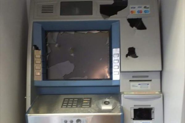 Verificar se uma fintech é participante direto do PIX determina se ela está sujeita ao limite imediato de R$15.000. O Banco Central do Brasil mantém uma lista atualizada de todos os participantes do arranjo PIX. Fintechs participantes diretos do PIX devem seguir todas as regulamentações impostas pelo Banco Central. O site oficial do Banco Central é a fonte mais confiável para verificar o status de uma instituição financeira. Participantes indiretos do PIX podem operar através de outras instituições financeiras autorizadas. A planilha de participantes do PIX disponibilizada pelo Banco Central contém a modalidade de participação de cada instituição. O CNPJ é o identificador mais preciso para consultar o status de uma fintech no sistema PIX. Verificar o registro de instituições financeiras no site do Banco Central permite confirmar se a fintech é autorizada. O aplicativo BC Brasil oferece uma maneira rápida de consultar participantes do arranjo PIX. Fintechs que são participantes diretos do PIX têm maior controle sobre suas operações financeiras. Limites de transferência do PIX podem variar entre participantes diretos e indiretos. Instituições participantes diretas do PIX devem implementar o limite de R$15.000 imediatamente. A modalidade de participação no PIX impacta diretamente a experiência do usuário da fintech. Para verificar o status no PIX, procure pela coluna "Modalidade de Participação" na planilha oficial. O Sistema de Pagamentos Brasileiro supervisiona todas as instituições que operam com PIX. Fintechs não autorizadas pelo Banco Central não podem oferecer serviços de PIX diretamente. O Registro de Instituições Financeiras do Banco Central contém informações detalhadas sobre cada fintech. Uma busca por CNPJ no site do Banco Central revela o status regulatório completo da instituição. Participantes diretos do PIX precisam manter infraestrutura própria para operações. O limite de R$15.000 afeta principalmente transferências de alto valor realizadas por clientes. A verificação do status no PIX ajuda a entender as limitações de serviço da sua fintech. Bancos tradicionais são quase sempre participantes diretos do arranjo PIX. Fintechs menores tendem a operar como participantes indiretos do sistema PIX. Cada participante direto do PIX recebe um código identificador único do Banco Central. A lista de participantes do PIX é atualizada periodicamente pelo Banco Central. O status de participante do PIX pode mudar conforme a evolução regulatória da instituição. Verificar a categoria da licença bancária da fintech ajuda a determinar seu status no PIX. Instituições de Pagamento autorizadas pelo Banco Central podem ser participantes diretos do PIX. Fintechs que operam como participantes indiretos dependem de outra instituição para processar transações PIX. A verificação do status no PIX deve ser feita antes de escolher uma fintech para transações de alto valor. O Banco Central fiscaliza constantemente as instituições participantes do arranjo PIX. Entender o status da sua fintech no PIX ajuda a prever possíveis limitações em transferências. Participantes diretos do PIX têm acesso ao Sistema de Transferência de Reservas do Banco Central. O limite de R$15.000 para PIX foi implementado como medida de segurança para o sistema financeiro. Consultar a seção de "Sistema de Pagamentos Brasileiro" no site do BC permite verificar participantes do PIX. Fintechs em processo de autorização pelo Banco Central geralmente operam como participantes indiretos. O formato da chave PIX não indica se a instituição é participante direto ou indireto. A planilha oficial do Banco Central contém o nome, CNPJ e modalidade de participação de cada instituição. Instituições financeiras não bancárias também podem ser participantes diretos do PIX. Participantes indiretos do PIX podem ter políticas próprias de limite, diferentes dos R$15.000. Verifique se a fintech possui status "Autorizada" pelo Banco Central para confirmar sua regularidade. O site do Banco Central permite download da lista completa de participantes do arranjo PIX. A busca por CNPJ é mais precisa que a busca por nome na verificação de participantes do PIX. Fintechs com licença bancária completa têm maior probabilidade de serem participantes diretos. O aplicativo BC Brasil é atualizado constantemente com informações sobre participantes do PIX. Participantes diretos do PIX precisam manter reservas financeiras específicas no Banco Central. A verificação da modalidade de participação no PIX ajuda a entender a estrutura operacional da fintech. Instituições financeiras precisam cumprir requisitos técnicos específicos para ser participante direto. O Banco Central disponibiliza informações sobre participantes do PIX em formato aberto para consulta. Fintechs que são participantes diretos têm responsabilidades regulatórias adicionais perante o Banco Central. O status de participante do PIX está vinculado ao tipo de licença financeira que a instituição possui. Verificar a data de adesão ao PIX pode indicar a maturidade da fintech no sistema financeiro. Participantes diretos do PIX precisam implementar medidas de segurança específicas exigidas pelo Banco Central. A seção "Encontre uma Instituição" no site do Banco Central permite verificar o status no PIX. Fintechs que operam como correspondentes bancários não são consideradas participantes diretos do PIX. A verificação constante do status da sua fintech no PIX garante que você esteja ciente das limitações atuais. O Sistema Financeiro Nacional classifica as instituições conforme seu nível de participação direta. Participantes indiretos do PIX geralmente têm custos operacionais menores que participantes diretos. Verifique o campo "Tipo de Arranjo" na planilha do BC para confirmar a participação no PIX. Instituições financeiras podem ser participantes diretos em alguns arranjos e indiretos em outros. A autorização do Banco Central para operar como participante direto segue critérios técnicos rigorosos. A lista de participantes do arranjo PIX pode ser filtrada por modalidade de participação. Fintechs que são participantes indiretos dependem da infraestrutura de participantes diretos. O histórico de operações da fintech com o Banco Central está disponível para consulta pública. Participantes diretos do PIX precisam implementar protocolos específicos de comunicação com o BC. A consulta por CNPJ no sistema do Banco Central mostra todos os serviços financeiros autorizados. Fintechs recém-autorizadas pelo Banco Central geralmente começam como participantes indiretos. Verifique se a fintech possui conta Reservas Bancárias para confirmar seu status de participante direto. O Banco Central exige capital mínimo maior para instituições que são participantes diretos. A seção de "Estabilidade Financeira" no site do BC contém informações sobre participantes do PIX. Fintechs podem mudar seu status de participante indireto para direto conforme crescem. A capacidade técnica da fintech influencia sua classificação como participante do PIX. Participantes diretos do PIX devem seguir o Manual de Operações do Arranjo PIX do Banco Central. A verificação do status no PIX permite entender o nível de autonomia operacional da fintech. Instituições financeiras de menor porte geralmente optam por ser participantes indiretos. O Banco Central mantém um canal de comunicação direto apenas com participantes diretos. Fintechs que são participantes diretos têm maior controle sobre o fluxo de pagamentos PIX. A responsabilidade por falhas no processamento do PIX varia conforme o tipo de participação. Verifique a seção "Modalidades de Participação" na documentação oficial do arranjo PIX. Participantes indiretos do PIX operam sob a responsabilidade técnica de um participante direto. O Banco Central exige auditorias específicas para instituições que são participantes diretos. A verificação do status no PIX ajuda a entender a infraestrutura de pagamentos da fintech. Instituições que processam grande volume de transações tendem a ser participantes diretos. A modalidade de participação no PIX está relacionada à capacidade operacional da instituição. Fintechs que são participantes diretos precisam manter equipes técnicas especializadas. O status de participante do PIX impacta a velocidade de processamento das transações. Verifique o campo "Tipos de Transação" permitidos para cada participante na lista do BC. Participantes diretos do PIX têm obrigações de reportar estatísticas ao Banco Central. Consultar regularmente a lista de participantes permite acompanhar mudanças no status da sua fintech. O Banco Central publica comunicados específicos para participantes diretos do arranjo PIX. A segurança das transações PIX é responsabilidade primária do participante direto. Verificar se uma fintech é participante direto ajuda a entender sua posição no ecossistema financeiro. Fintechs em expansão geralmente buscam se tornar participantes diretos para reduzir dependências. A modalidade de participação no PIX reflete o nível de integração com o sistema financeiro nacional. O limite de R$15.000 para participantes diretos foi implementado para controle de risco sistêmico.