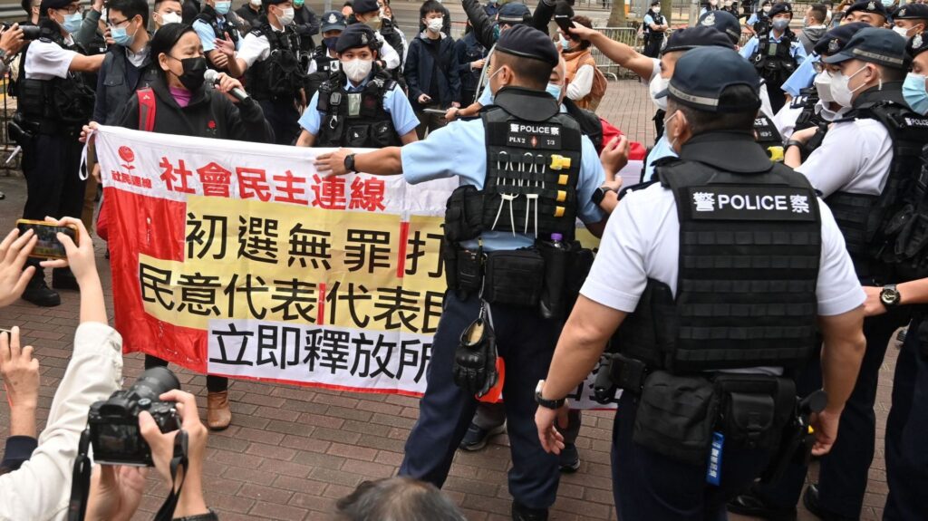 Bloqueio redes sociais Nepal comparado Brasil Censura internet Nepal e Brasil semelhanças Governo Lula regulamentação redes sociais controle Protestos Nepal bloqueio internet lições Brasil Liberdade expressão ameaçada regulação internet Regulação redes sociais sem ordem judicial Brasil Nepal bloqueio Facebook Instagram consequências Propostas censura internet governo brasileiro Controle estatal internet Brasil Nepal comparativo Regulamentação digital autoritarismo Brasil Redes sociais bloqueadas protestos violentos Desinformação pretexto censura internet Governo brasileiro inspiração censura chinesa Modelo chinês regulação internet Brasil Janja defesa modelo chinês internet Suspensão plataformas digitais sem decisão judicial Brasil caminho censura digital Nepal Controle informação governo brasileiro propostas Ameaças liberdade expressão regulação internet Bloqueio redes sociais consequências democracia Nepo kids movimento anticorrupção Nepal Jovens protestos redes sociais Nepal Brasil Centralização controle informação governos Justificativas regulação internet comparadas Proteção crianças pretexto censura digital Registro obrigatório plataformas digitais Brasil Representação local big techs exigência governos Grande Firewall brasileiro proposta regulação Lula projeto lei regular redes sociais Suspensão 60 dias plataformas Brasil proposta Renúncia primeiro-ministro Nepal bloqueio internet Controle informação internet autoritarismo digital Nepotismo denúncias redes sociais bloqueadas Geração Z protestos Nepal lições Brasil Definição ampla conteúdo nocivo censura Escalada medidas restritivas internet Brasil Reação popular contra censura digital Impacto econômico bloqueio redes sociais Regulamentação internet debate democrático Projeto lei redes sociais detalhes perigosos Poder sem limites regulação internet Modelo Nepal regulação plataformas digitais Riscos democracia censura redes sociais STF Congresso governo regulação internet Direito informação ameaçado controle digital Fiscalização conteúdo online limites legais Nepal redes sociais revolução digital reprimida Governo brasileiro inspiração modelo censura Justificativas oficiais bloqueio internet analisadas Desinformação combate métodos autoritários Algoritmos controle estatal proposta Brasil Moderação conteúdo centralizada governo Agência reguladora internet Brasil propostas Bloqueio plataformas digitais consequências Experiência Nepal alerta Brasil internet Resistência popular censura digital lições Mortes protestos Nepal bloqueio Facebook Consequências políticas censura internet Transparência regulação internet democracia Controle narrativas digitais governos autoritários Previsões impacto regulação internet Brasil Proteção dados Brasil Nepal comparativo Fiscalização online limites constitucionais Poderes excessivos regulação internet Brasil Modelo Nepal fracasso regulação autoritária Movimentos sociais internet controle estatal Exemplos internacionais censura digital analisados Corrupção denúncias online silenciadas Nepal Críticas governo bloqueadas internet Alternativas democráticas regulação internet Brasil controle redes sociais propostas governo Resistência digital censura governamental PL redes sociais pontos críticos analisados Controle informação métodos autoritários comparados Inspiração chinesa regulação internet Brasil Bloqueio TikTok Facebook perspectiva brasileira Desafios regulação democrática internet Experiências internacionais regulação digital Governo definindo conteúdo permitido internet Impacto político regulação autoritária internet Protestos digitais repressão governamental Remoção conteúdo sem devido processo legal Brasil caminho autoritarismo digital alertas Limites constitucionais regulação internet Paralelos históricos censura digital global Concentração poder regulatório internet Monitoramento conteúdo governo brasileiro proposta Soluções democráticas regulação plataformas Movimentos populares resistência censura digital Fiscalização descentralizada alternativa internet Redes sociais bloqueadas poder cidadão Internet livre aberta ameaças Brasil Propostas alternativas regulação democrática Marco Civil Internet princípios ameaçados Regulação internacional internet comparativos Soberania digital pretexto controle estatal Segurança cibernética equilíbrio liberdades Controle estatal algoritmos propostas regulação Vigilância digital governamental limites constitucionais Resistência democrática regulação autoritária internet