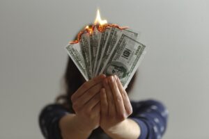 Comprar USDT em volume na mesa OTC aproveitando a mínima histórica de 2026