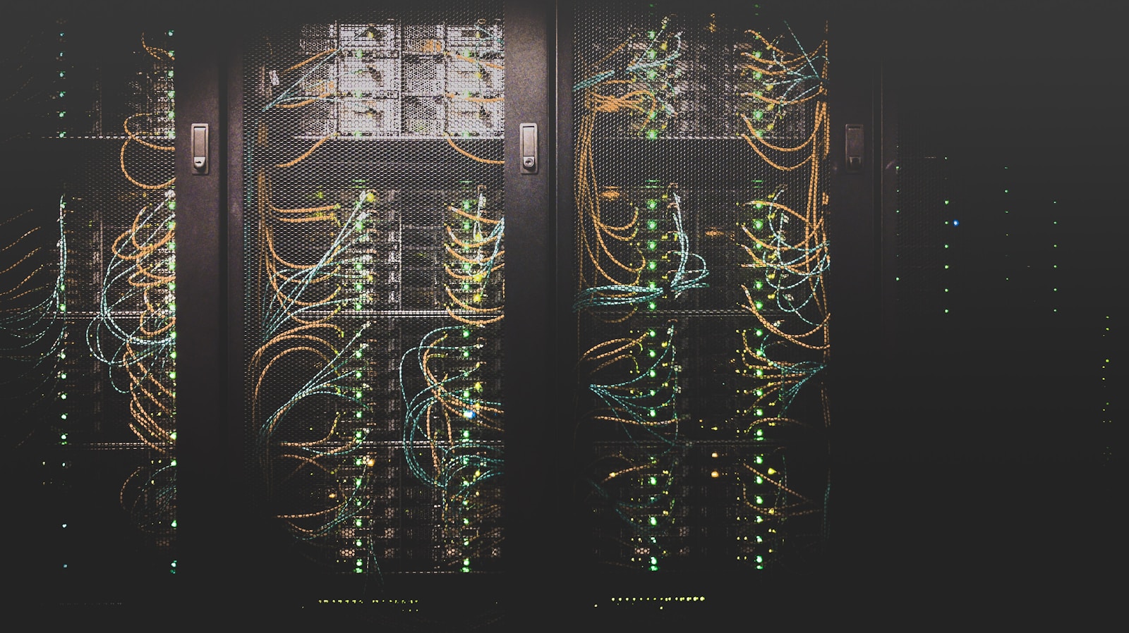 Servidores em datacenter usados para mineracao de Bitcoin